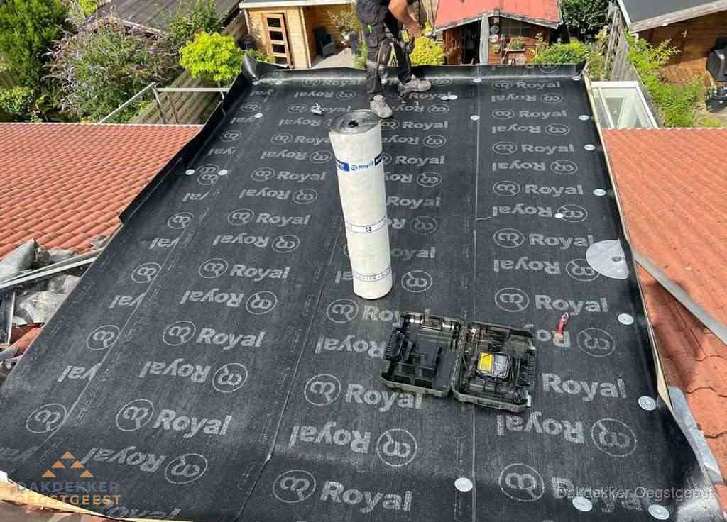 Dakrenovatie met Royal onderdak op plat dak in Oegstgeest Dakrenovatie met Royal onderdak op plat dak in Oegstgeest