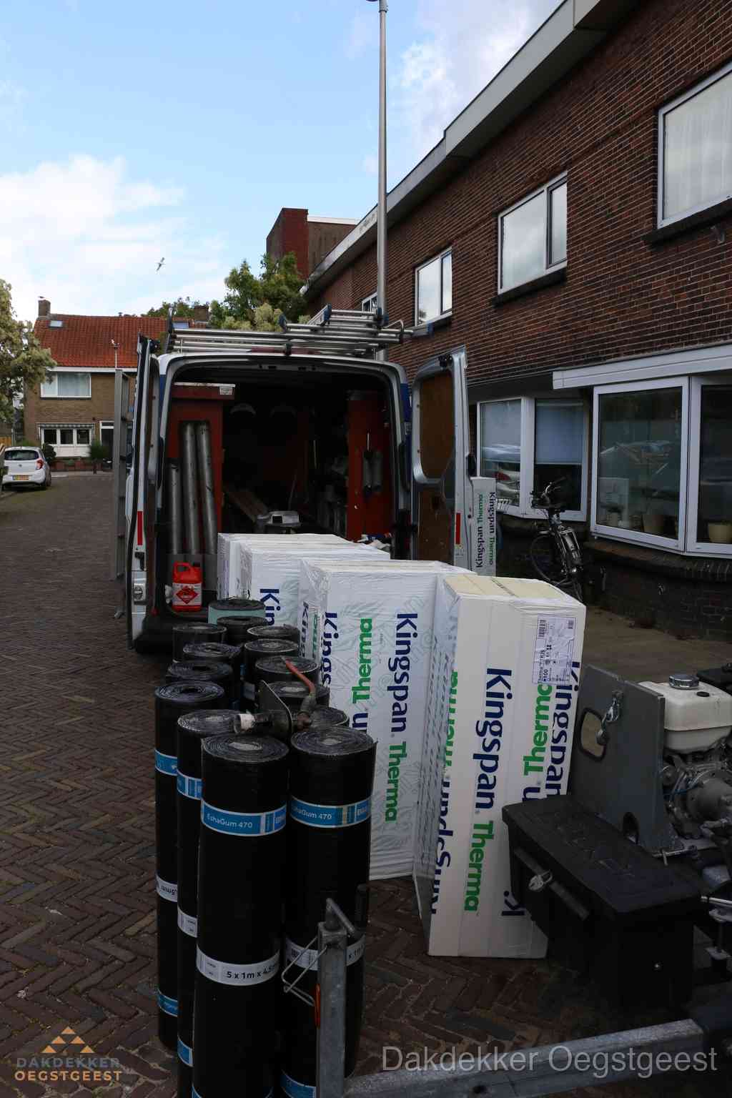 Plat dak met bitumen dakbedekking en brander in Oegstgeest Plat dak met bitumen dakbedekking en brander in Oegstgeest