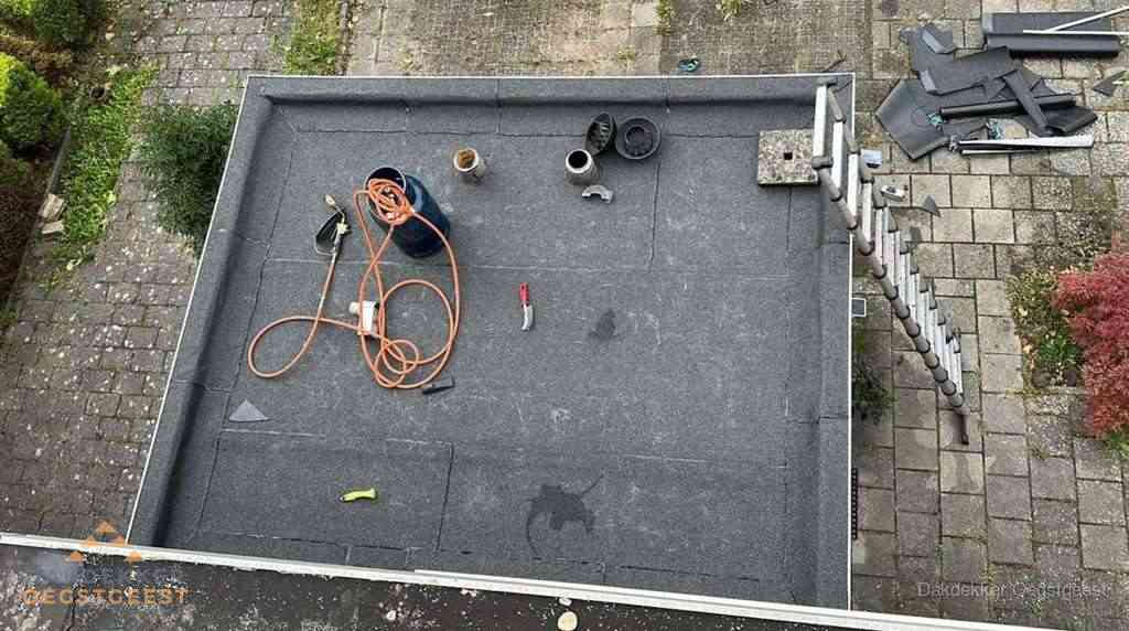 Plat dak met nieuwe bitumen bedekking in Oegstgeest Plat dak met nieuwe bitumen bedekking in Oegstgeest