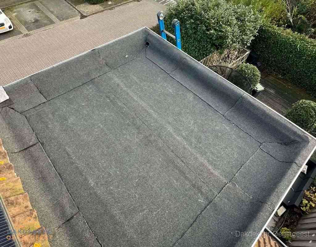 Gerenoveerd plat dak met nieuwe bitumen dakbedekking in Oegstgeest Gerenoveerd plat dak met nieuwe bitumen dakbedekking in Oegstgeest
